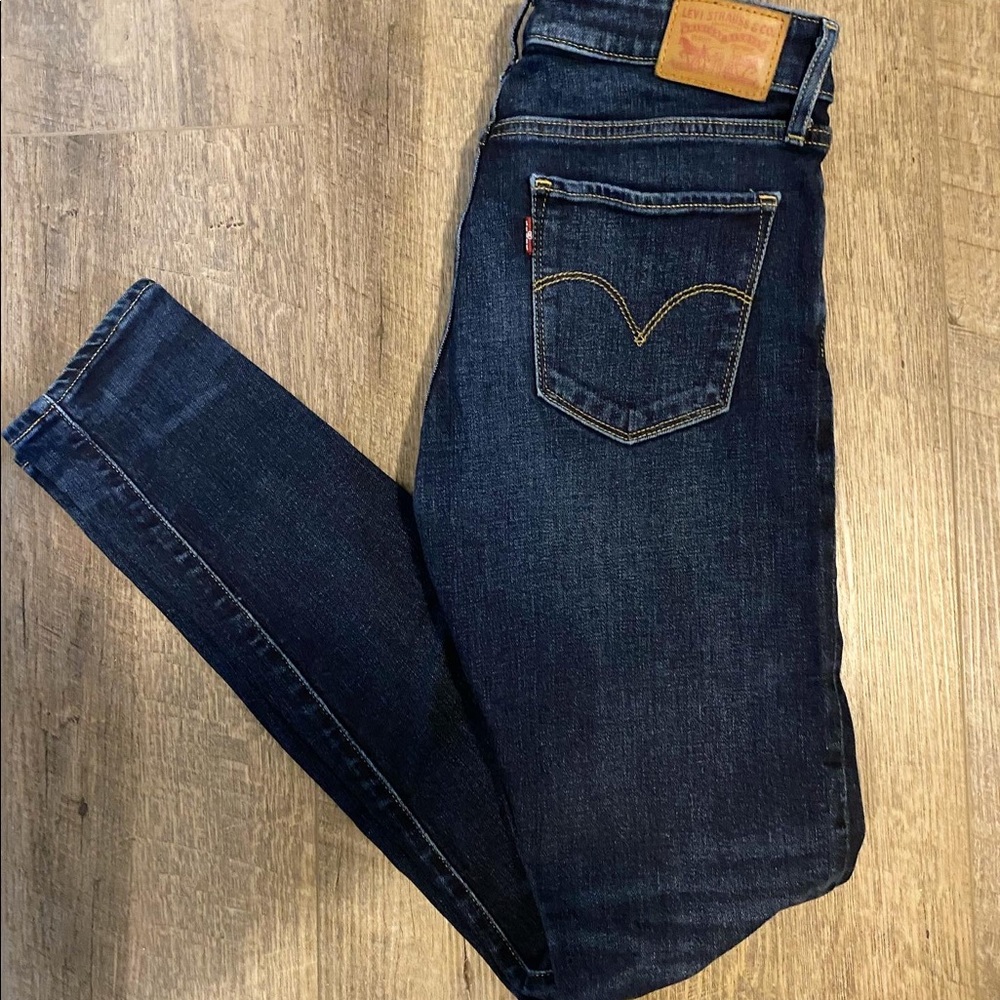 Women’s Levi Skinny Jeans